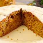 Цей пиріг з яблуками підкорив мене з першого шматочка! Зовні простий, а на смак – справжній сюрприз.