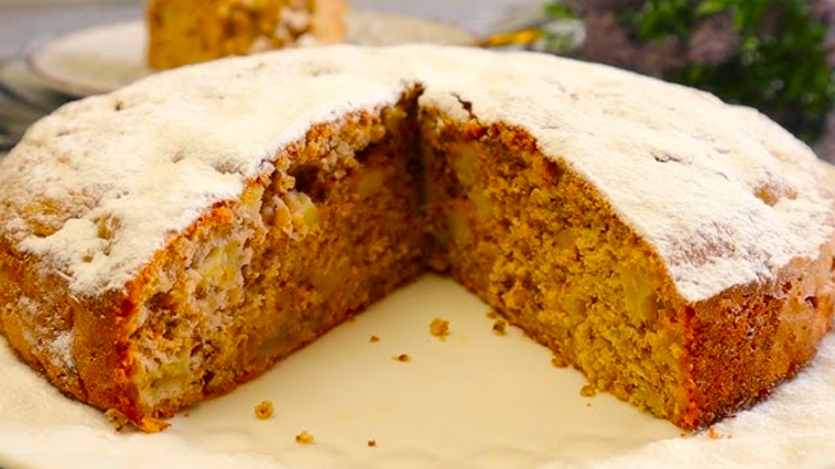 Цей пиріг з яблуками підкорив мене з першого шматочка! Зовні простий, а на смак – справжній сюрприз.