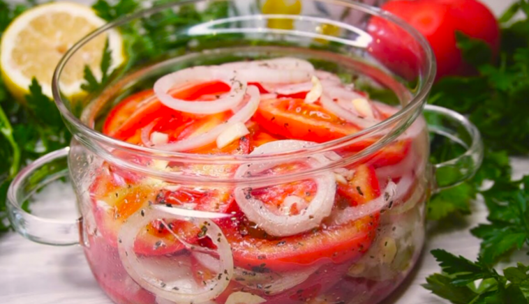 Улюблена закуска з помідорів у нашій родині: чим довше настоюється, тим смачнішою стає