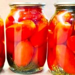Помідори на зиму за рецептом свекрухи — без оцту й лимонки! Стоять у квартирі роками!
