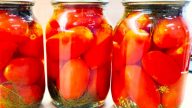 Помідори на зиму за рецептом свекрухи — без оцту й лимонки! Стоять у квартирі роками!
