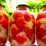 Помідори “в снігу” — до весни точно не доживуть! Смакота на всю родину