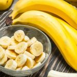 Користь бананів: чому варто купувати їх, коли сумно, не можете заснути або болить живіт і серце