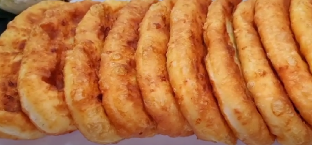 Пиріжки без дріжджів із сиру та картоплі — м’які, ароматні та довго не черствіють!