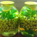 Закриєте хоч сотню банок — усе одно буде мало! Компот “Мохіто” із зеленого аґрусу — неймовірно смачний напій на зиму 🌿🍋