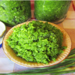 Найсмачніша часникова паста з молодих стрілок – перевірений домашній рецепт