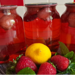 Полуничний мохіто-компот на зиму: смак літа в кожній банці!