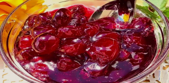 Справжній смак літа: густе вишневе варення — без зайвого клопоту!