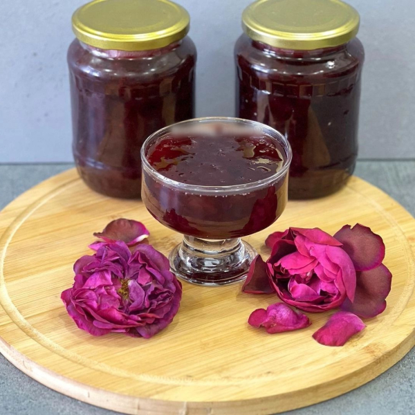 Варення з пелюсток троянд на зиму – духмяне, ніжне, мов з казки! 🌹