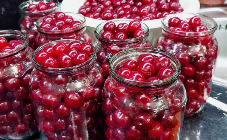 Вишня на зиму БЕЗ цукру! Суперпростий рецепт, навіть стерилізувати банки не доведеться