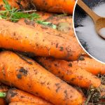 Усього кілька ложок солі — і морква виросте солодка та велика! 🥕✨