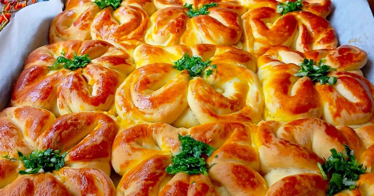 «Метелики» з сиром — нова сільська випічка, яку готувати одне задоволення!