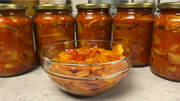 Моя незмінна заготовка на зиму – пікантний салат з кабачків «Тещин язик» без стерилізації