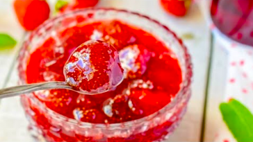 Найвдаліший спосіб приготувати полуничне варення — “смажене” на сковороді! 🍓