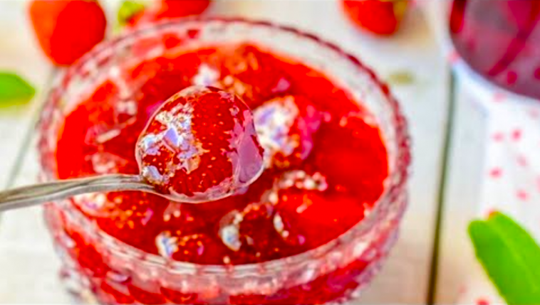 Найвдаліший спосіб приготувати полуничне варення — “смажене” на сковороді! 🍓