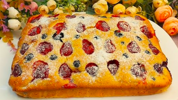 Маєте склянку кефіру? Приготуйте пухкий пиріг до чаю — просто, дешево й дуже смачно!