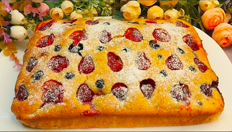 Маєте склянку кефіру? Приготуйте пухкий пиріг до чаю — просто, дешево й дуже смачно!