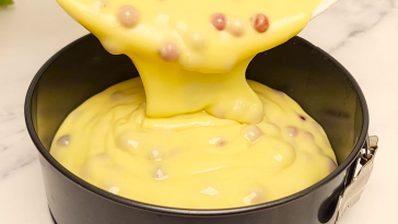 Неймовірний бабусин пиріг з порічкою: чоловік просить його ледь не щодня!