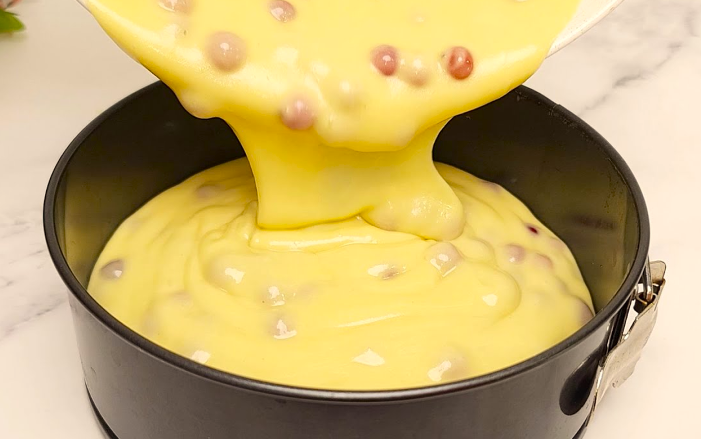 Неймовірний бабусин пиріг з порічкою: чоловік просить його ледь не щодня!