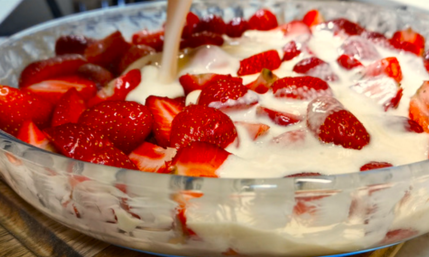 Полуничне «Диво» – десерт, якому немає рівних!