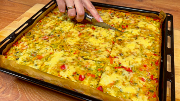 Я просто натираю кабачки й картоплю — і запікаю в духовці! Ця проста й смачна запіканка приємно вас здивує.