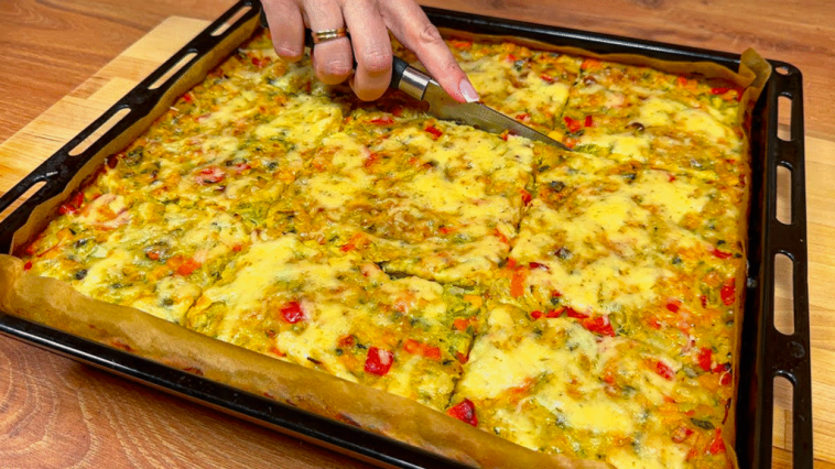 Я просто натираю кабачки й картоплю — і запікаю в духовці! Ця проста й смачна запіканка приємно вас здивує.