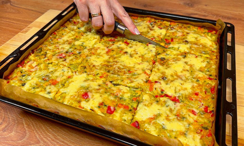 Я просто натираю кабачки й картоплю — і запікаю в духовці! Ця проста й смачна запіканка приємно вас здивує.