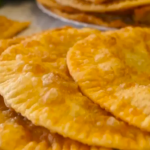 Чебуреки з найпухирчастішим тістом: просто і смачно!