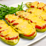 Смачніше за голубці! Кабачкові човники з начинкою по-турецьки — просто й без зайвого клопоту