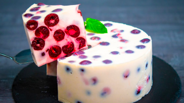 Сметанний десерт із вишнею — мій літній фаворит 2025! Краще за торт і морозиво, а готується без випікання