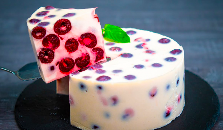 Сметанний десерт із вишнею — мій літній фаворит 2025! Краще за торт і морозиво, а готується без випікання