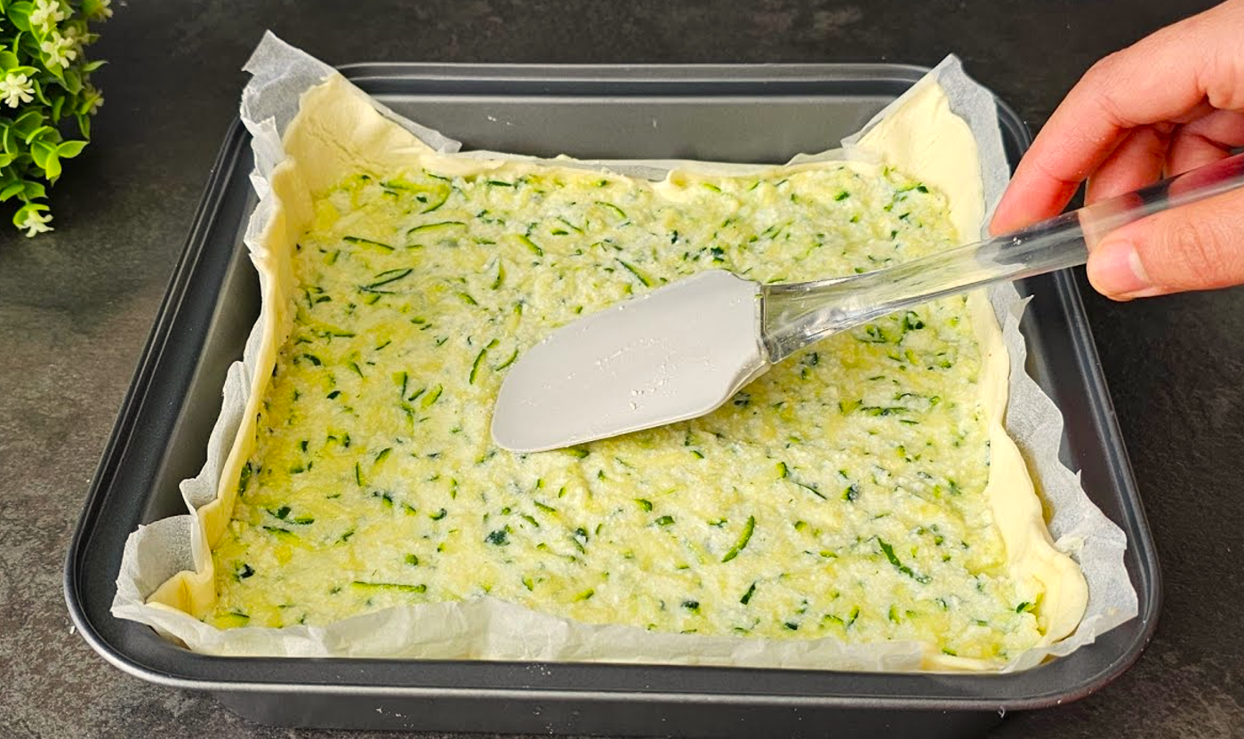 Пиріг, що смачніший за піцу! Готуємо з кабачків і листкового тіста за лічені хвилини