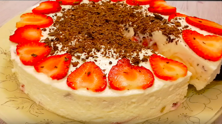 У сто разів смачніше за морозиво! Торт без випічки з молока, сиру та полуниці 🍓