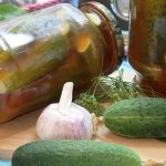 Мариновані огірки з кетчупом чилі на зиму — пікантна насолода для всієї родини!