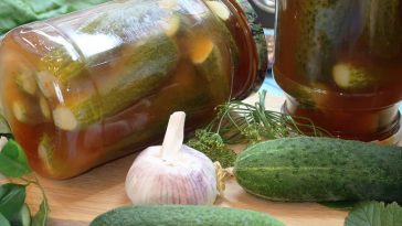 Мариновані огірки з кетчупом чилі на зиму — пікантна насолода для всієї родини!