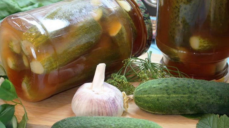 Мариновані огірки з кетчупом чилі на зиму — пікантна насолода для всієї родини!