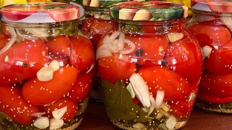 Неймовірні мариновані помідори з гірчицею на зиму — пікантна насолода у кожній банці!