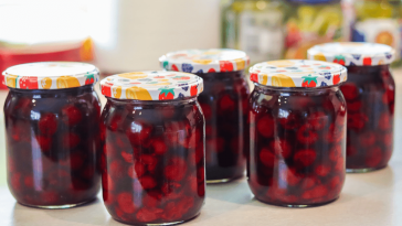 Домашня вишня в сиропі — смачно, просто і надійно!