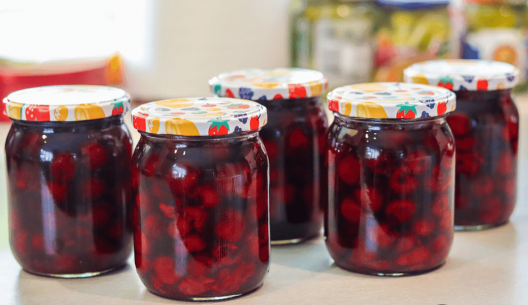 Домашня вишня в сиропі — смачно, просто і надійно!
