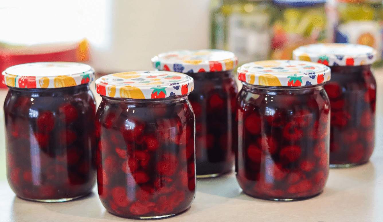 Домашня вишня в сиропі — смачно, просто і надійно!