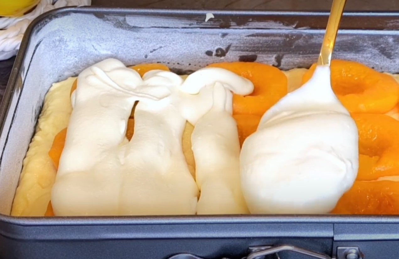 Фруктовий пиріг із персиками