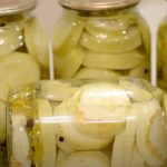 Унікальний рецепт маринованих кабачків на зиму — хрумкі, ароматні, домашні!