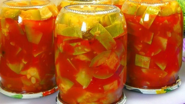 Хрусткі кабачки в томаті з часничком — смакота на зиму!