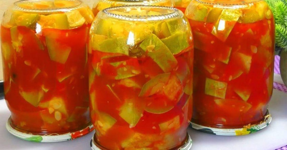 Хрусткі кабачки в томаті з часничком — смакота на зиму!