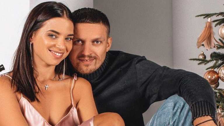 Олександр Усик зворушив мережу після перемоги над Дюбуа: обійми з дружиною, які не залишили байдужих