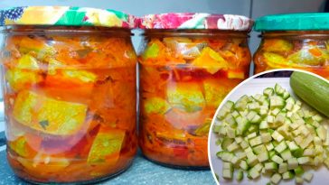 Кабачки в ароматній овочевій засмажці – скарб на зиму