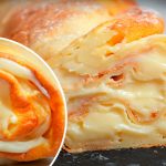 Найніжніший рулет із заварним кремом без мороки: тісто просто заливаю у форму!