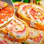 Кабачковий рулет з сирною начинкою та томатами