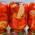 Пікантні помідори половинками на зиму: секрет у маринаді
