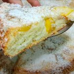 Домашній пиріг з персиками: покроковий рецепт ароматної випічки